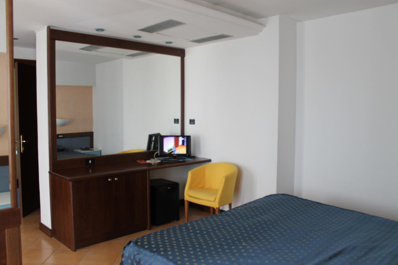 Hotel De La Ville & Centro Congressi Benevento Luaran gambar