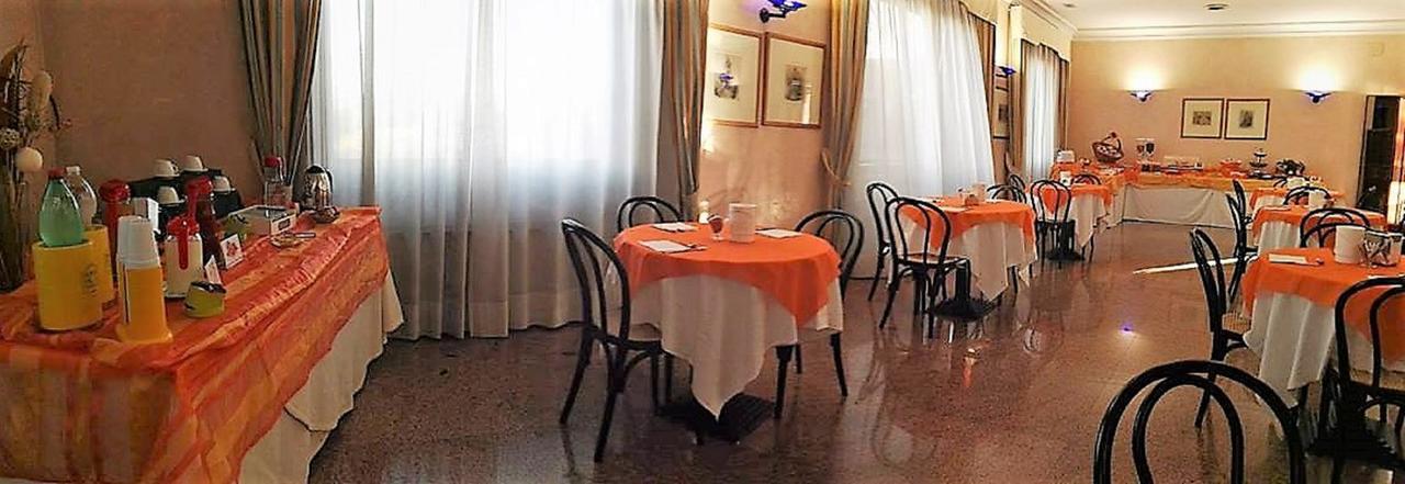 Hotel De La Ville & Centro Congressi Benevento Luaran gambar