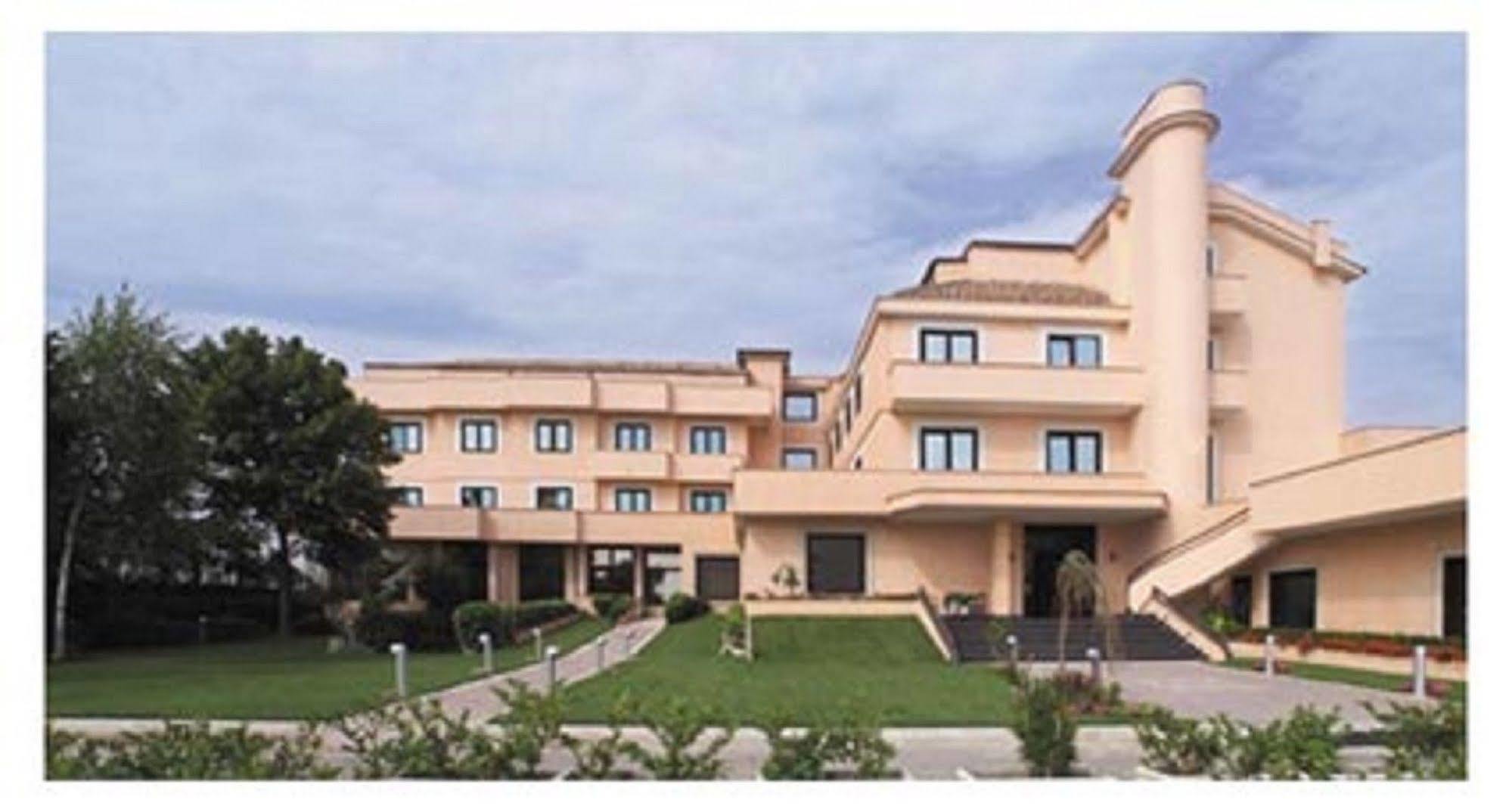Hotel De La Ville & Centro Congressi Benevento Luaran gambar