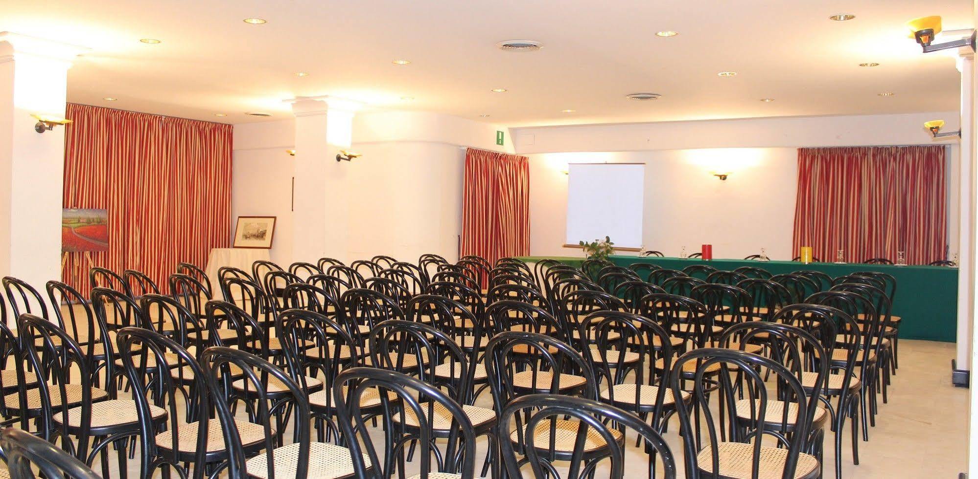 Hotel De La Ville & Centro Congressi Benevento Luaran gambar